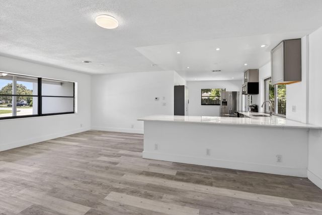 5804 NW 14th Street, Sunrise, FL 33313