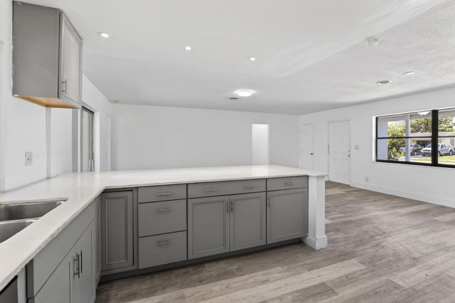 5804 NW 14th Street, Sunrise, FL 33313