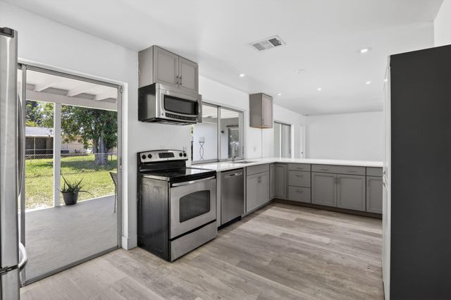 5804 NW 14th Street, Sunrise, FL 33313
