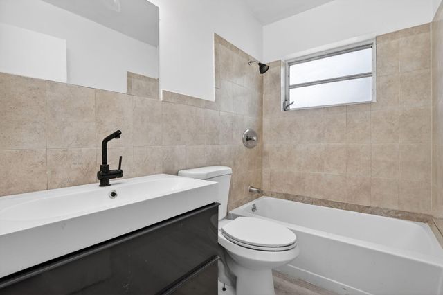 5804 NW 14th Street, Sunrise, FL 33313