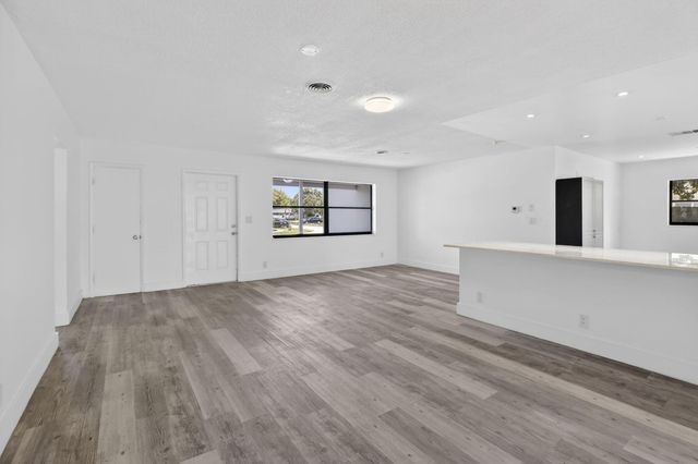5804 NW 14th Street, Sunrise, FL 33313
