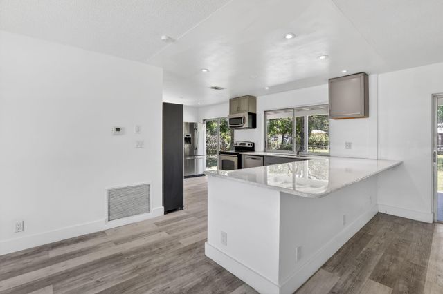 5804 NW 14th Street, Sunrise, FL 33313