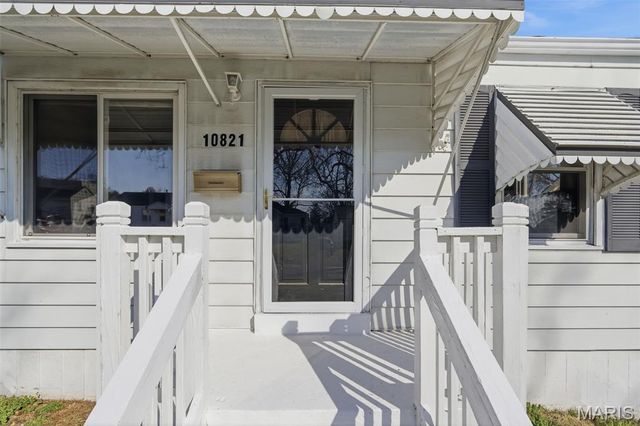 10821 Saint Xavier Lane, St Ann, MO 63074