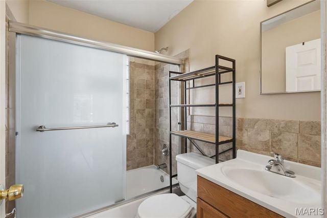 10821 Saint Xavier Lane, St Ann, MO 63074