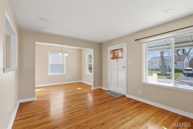 10821 Saint Xavier Lane, St Ann, MO 63074