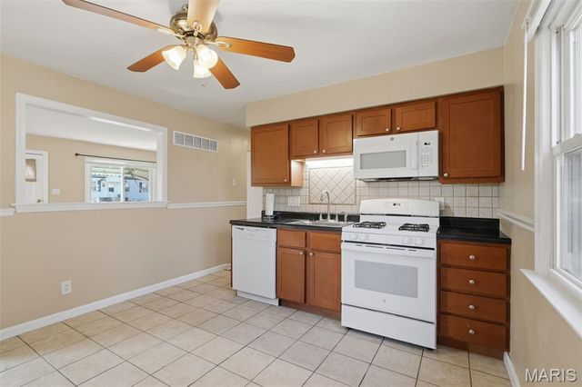 10821 Saint Xavier Lane, St Ann, MO 63074