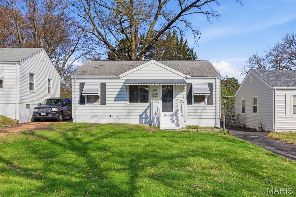 10821 Saint Xavier Lane, St Ann, MO 63074