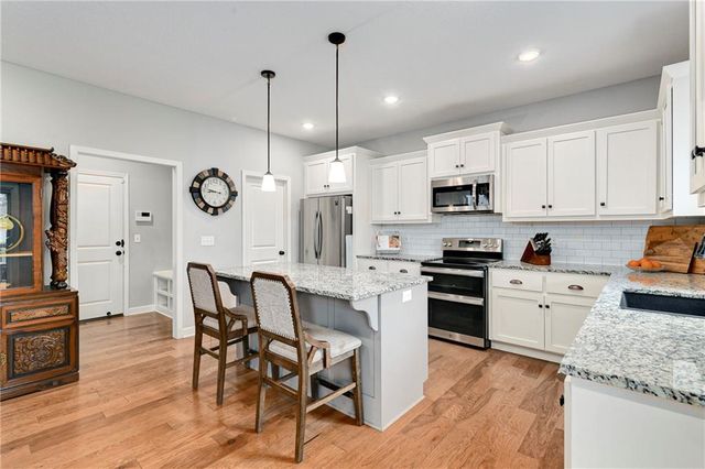 139 SE Briar Valley Lane, Blue Springs, MO 64064