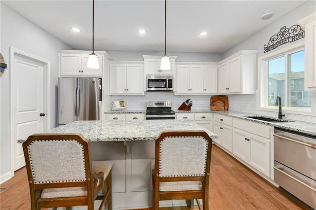 139 SE Briar Valley Lane, Blue Springs, MO 64064