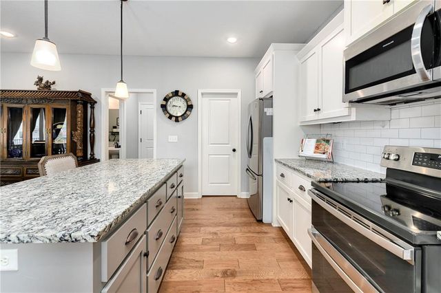 139 SE Briar Valley Lane, Blue Springs, MO 64064