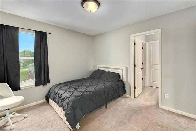 139 SE Briar Valley Lane, Blue Springs, MO 64064