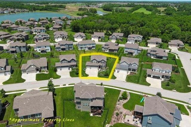 139 SE Briar Valley Lane, Blue Springs, MO 64064