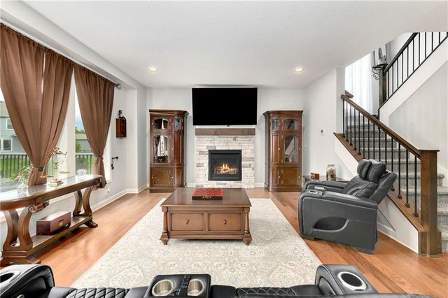 139 SE Briar Valley Lane, Blue Springs, MO 64064