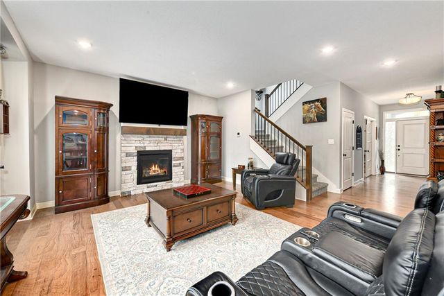 139 SE Briar Valley Lane, Blue Springs, MO 64064