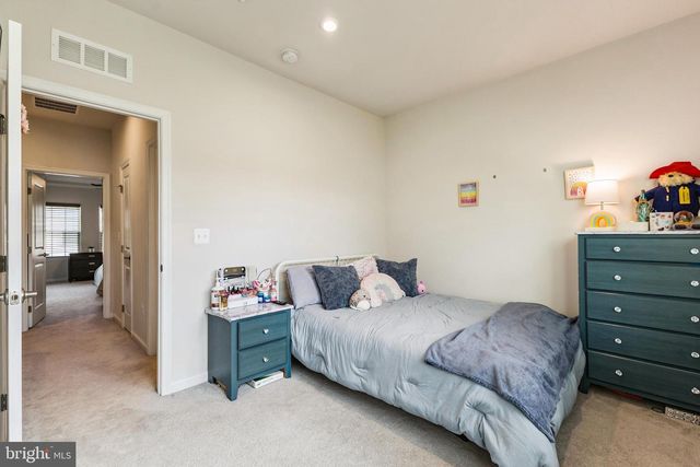 18304 REAPER HILL CT, Triangle, VA 22172