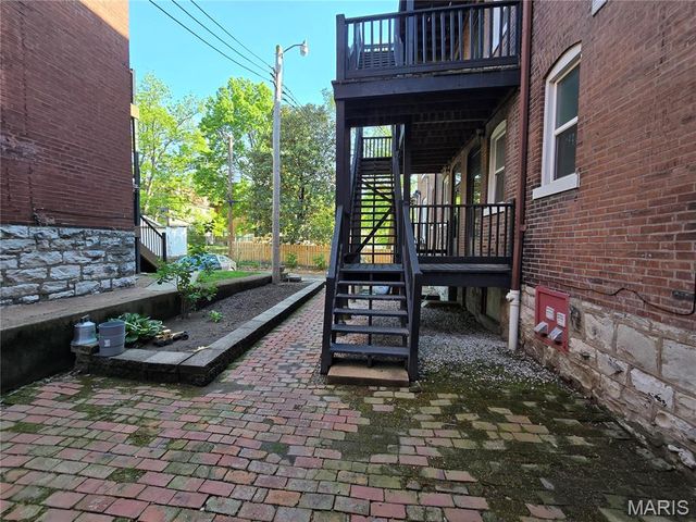 3670 Russell Boulevard, St Louis, MO 63110