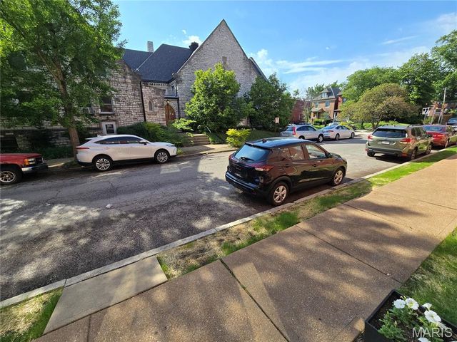 3670 Russell Boulevard, St Louis, MO 63110