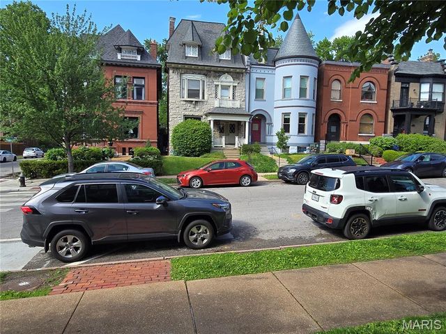 3670 Russell Boulevard, St Louis, MO 63110