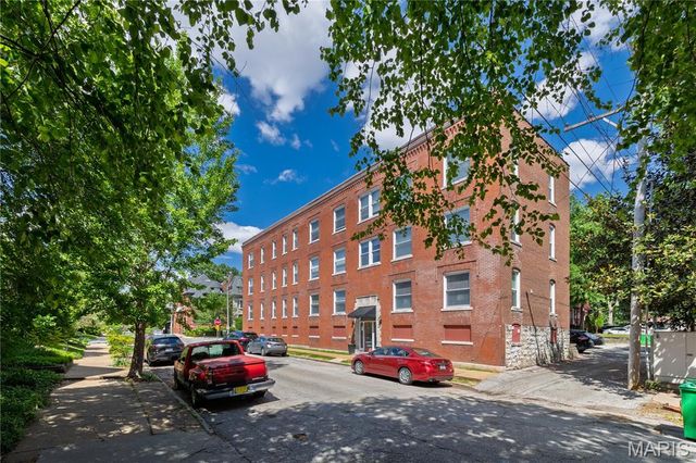 3670 Russell Boulevard, St Louis, MO 63110