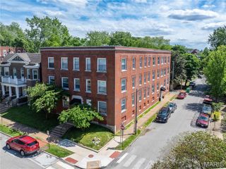 3670 Russell Boulevard, St Louis, MO 63110