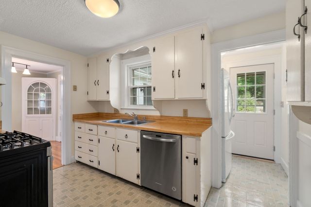12 Arch Street, Framingham, MA 01702