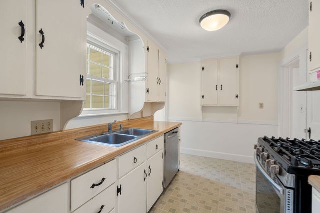 12 Arch Street, Framingham, MA 01702