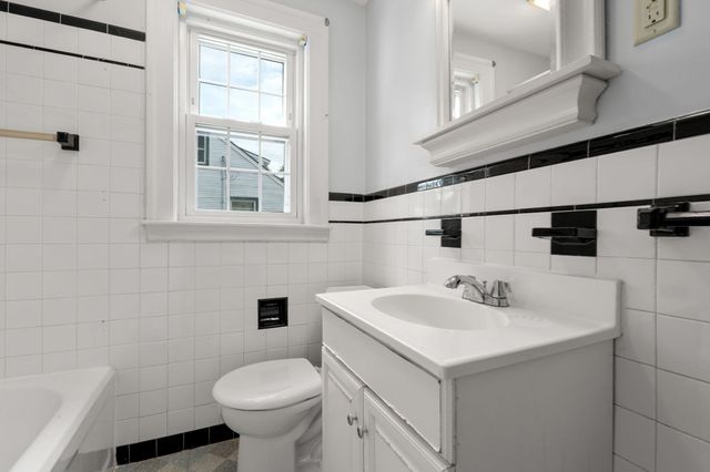 12 Arch Street, Framingham, MA 01702