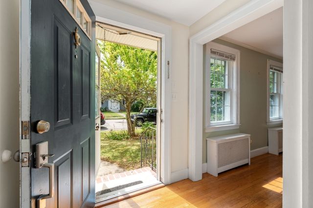 12 Arch Street, Framingham, MA 01702