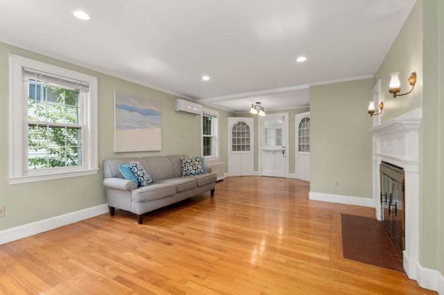 12 Arch Street, Framingham, MA 01702