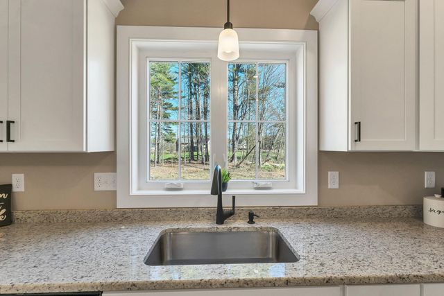 669 High Street, Candia, NH 03034