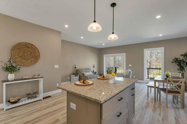 669 High Street, Candia, NH 03034