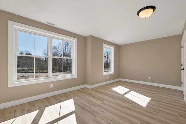 669 High Street, Candia, NH 03034