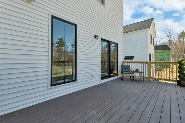 669 High Street, Candia, NH 03034