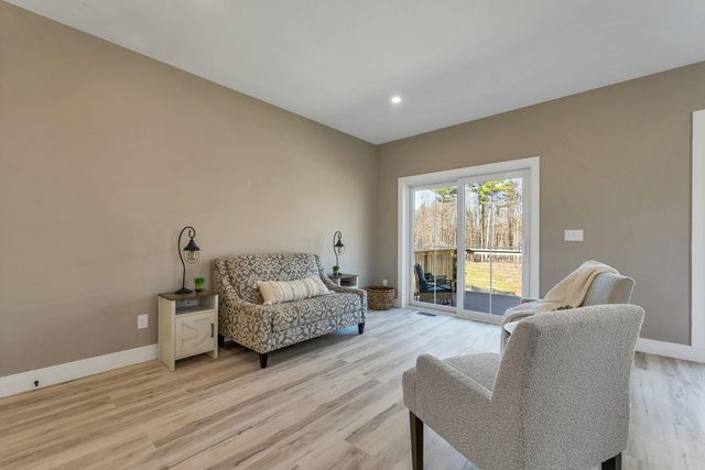 669 High Street, Candia, NH 03034