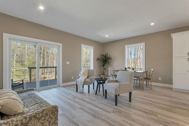 669 High Street, Candia, NH 03034