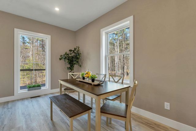 669 High Street, Candia, NH 03034