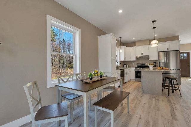669 High Street, Candia, NH 03034
