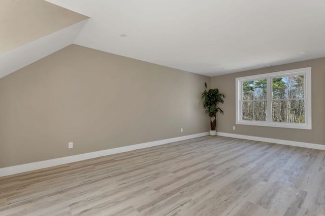 669 High Street, Candia, NH 03034