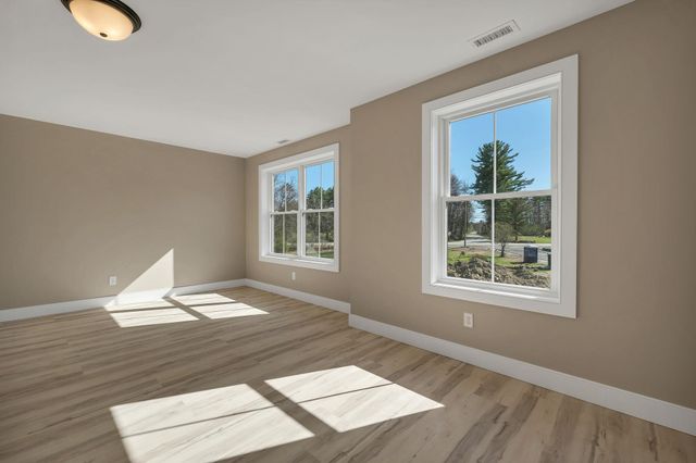 669 High Street, Candia, NH 03034
