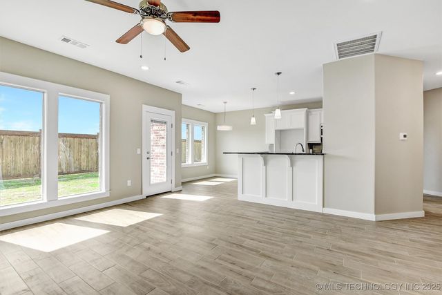 1181 Wild Indigo Circle, Calera, OK 74730