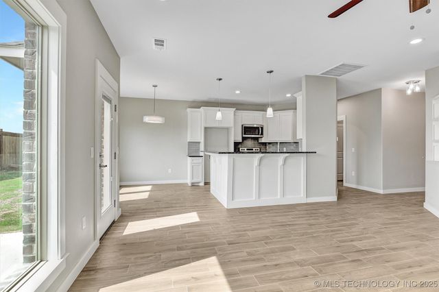 1181 Wild Indigo Circle, Calera, OK 74730