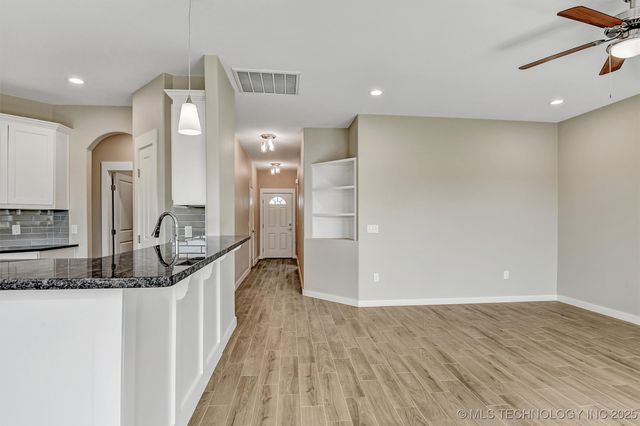 1181 Wild Indigo Circle, Calera, OK 74730