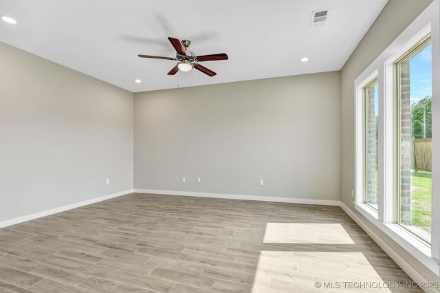 1181 Wild Indigo Circle, Calera, OK 74730