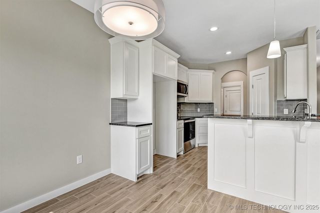 1181 Wild Indigo Circle, Calera, OK 74730