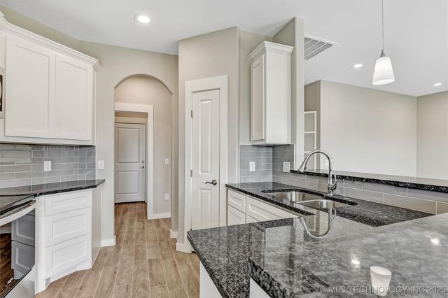 1181 Wild Indigo Circle, Calera, OK 74730