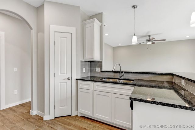 1181 Wild Indigo Circle, Calera, OK 74730