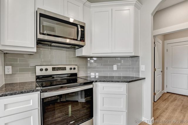 1181 Wild Indigo Circle, Calera, OK 74730