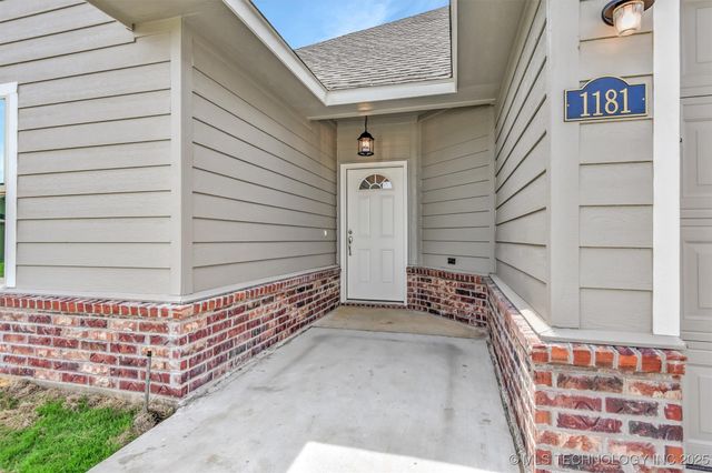 1181 Wild Indigo Circle, Calera, OK 74730