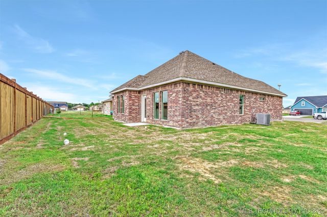 1181 Wild Indigo Circle, Calera, OK 74730