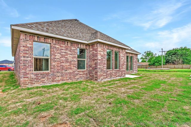 1181 Wild Indigo Circle, Calera, OK 74730